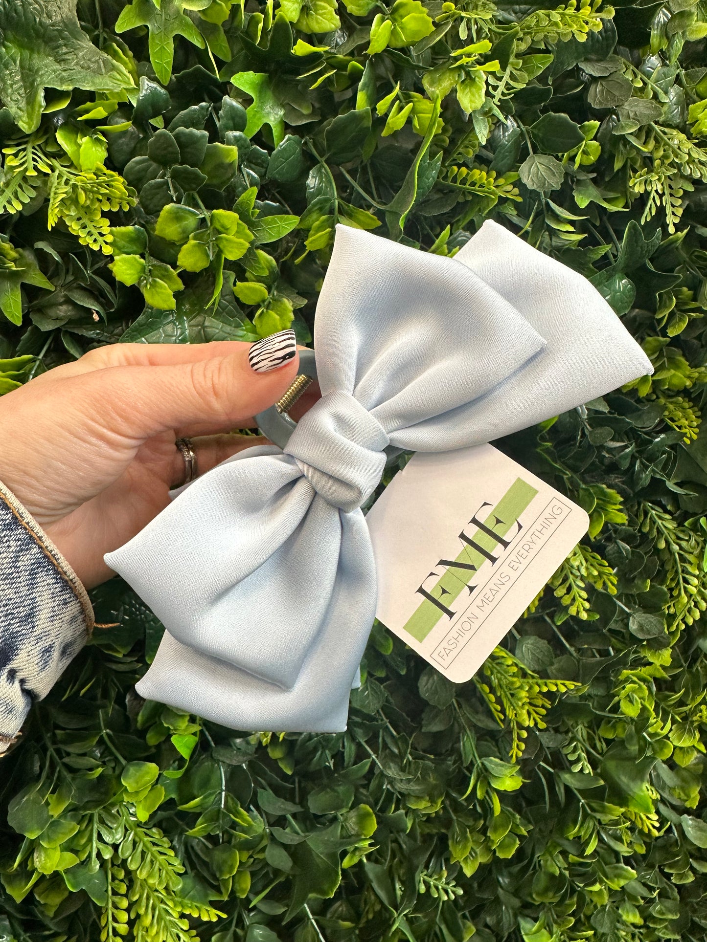 Bow claw clip