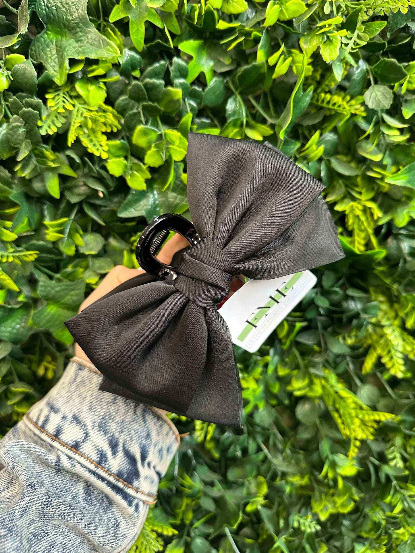 Bow claw clip