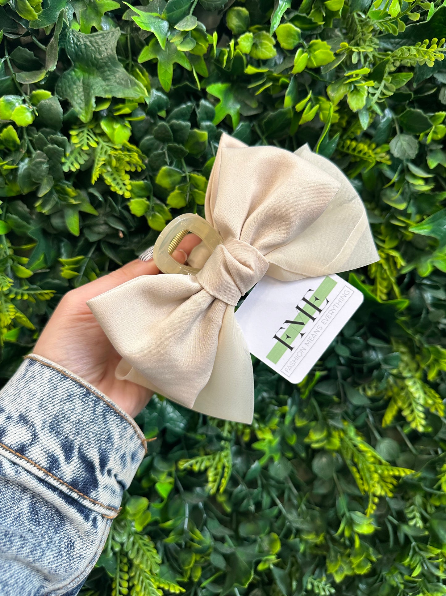 Bow claw clip